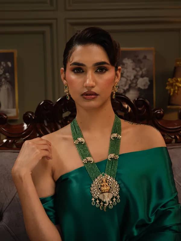 Emerald bead haar